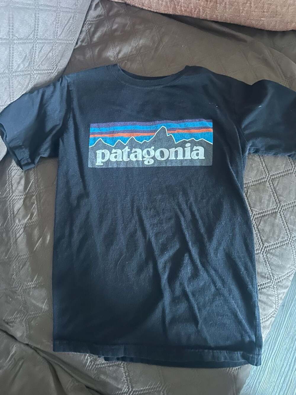 Patagonia T-Shirt Size S 7-8 Black Logo Graphic Short Sleeve